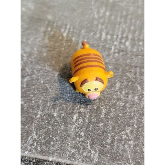 Disney Tsum Tsum Tigger Winnie the Pooh mini toy figure - Picture 1 of 4